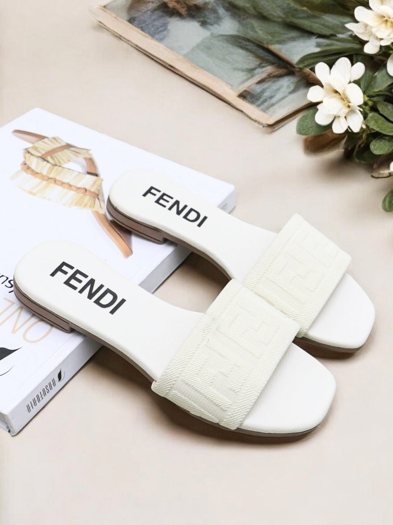 Sandalia Plana Fendi™